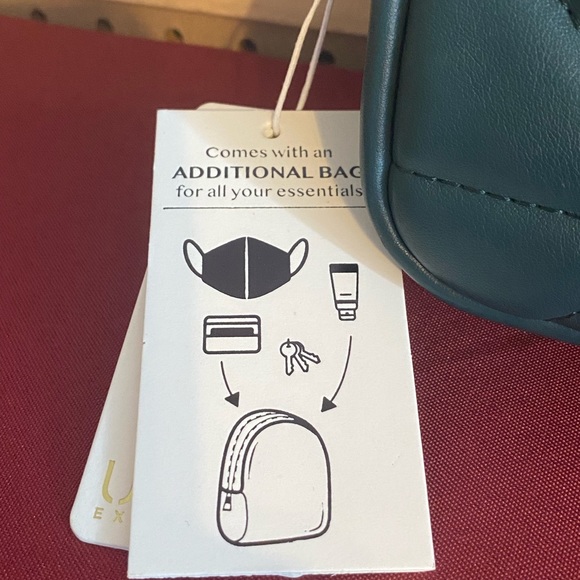 Urban Expressions Tasha Quilted Crossbody in Green - Picture 4 of 5